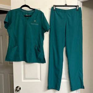 Rasmussen scrub set - w123 brand size medium